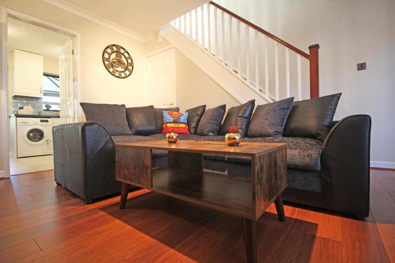 The Barwoods - Modern Spacious Home In Chester - Parking ภายนอก รูปภาพ