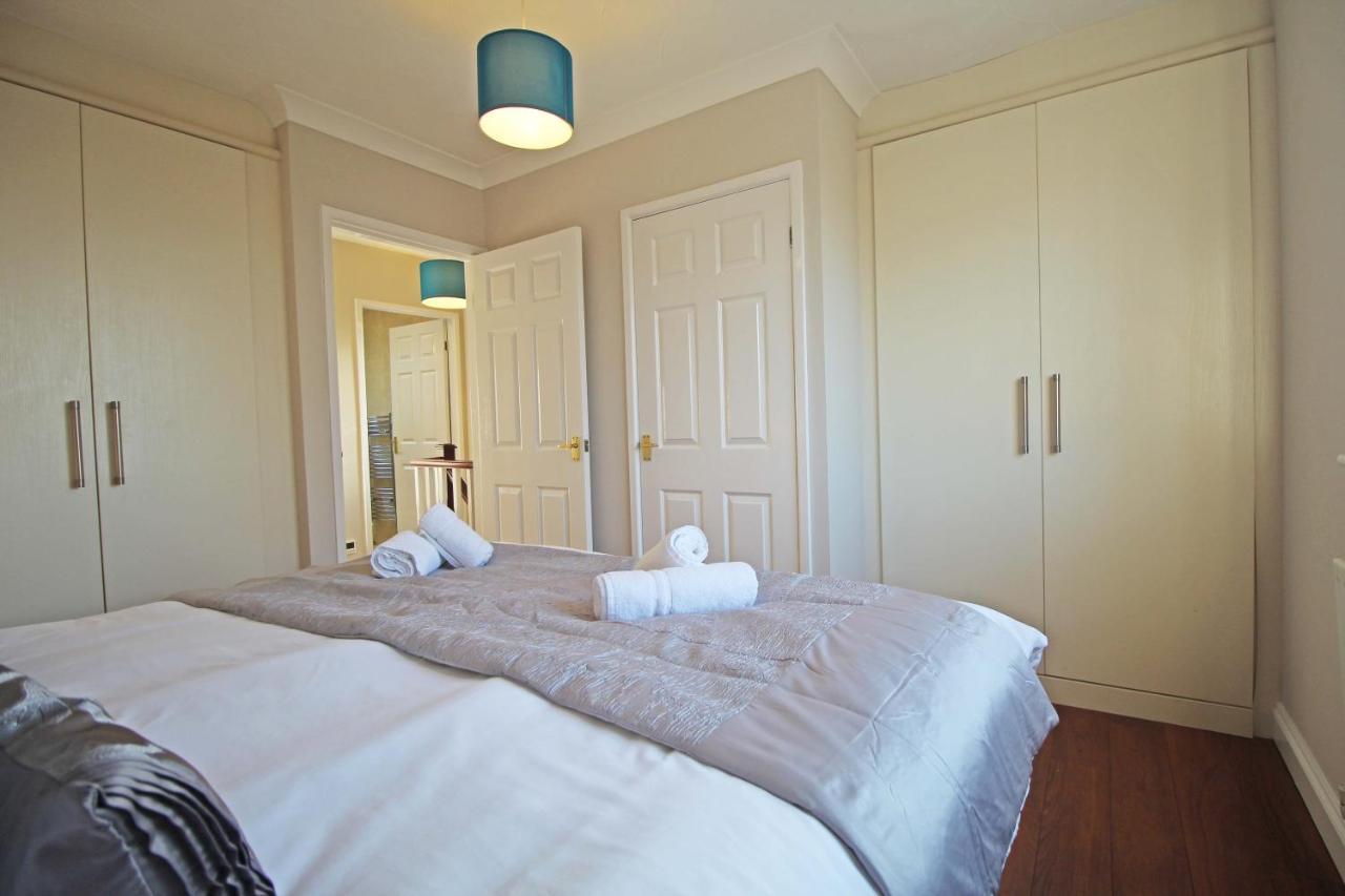The Barwoods - Modern Spacious Home In Chester - Parking ภายนอก รูปภาพ