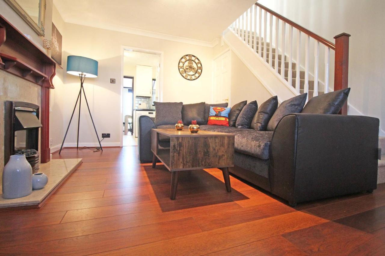 The Barwoods - Modern Spacious Home In Chester - Parking ภายนอก รูปภาพ