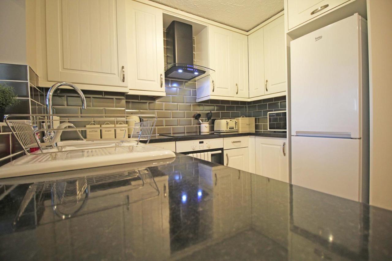 The Barwoods - Modern Spacious Home In Chester - Parking ภายนอก รูปภาพ