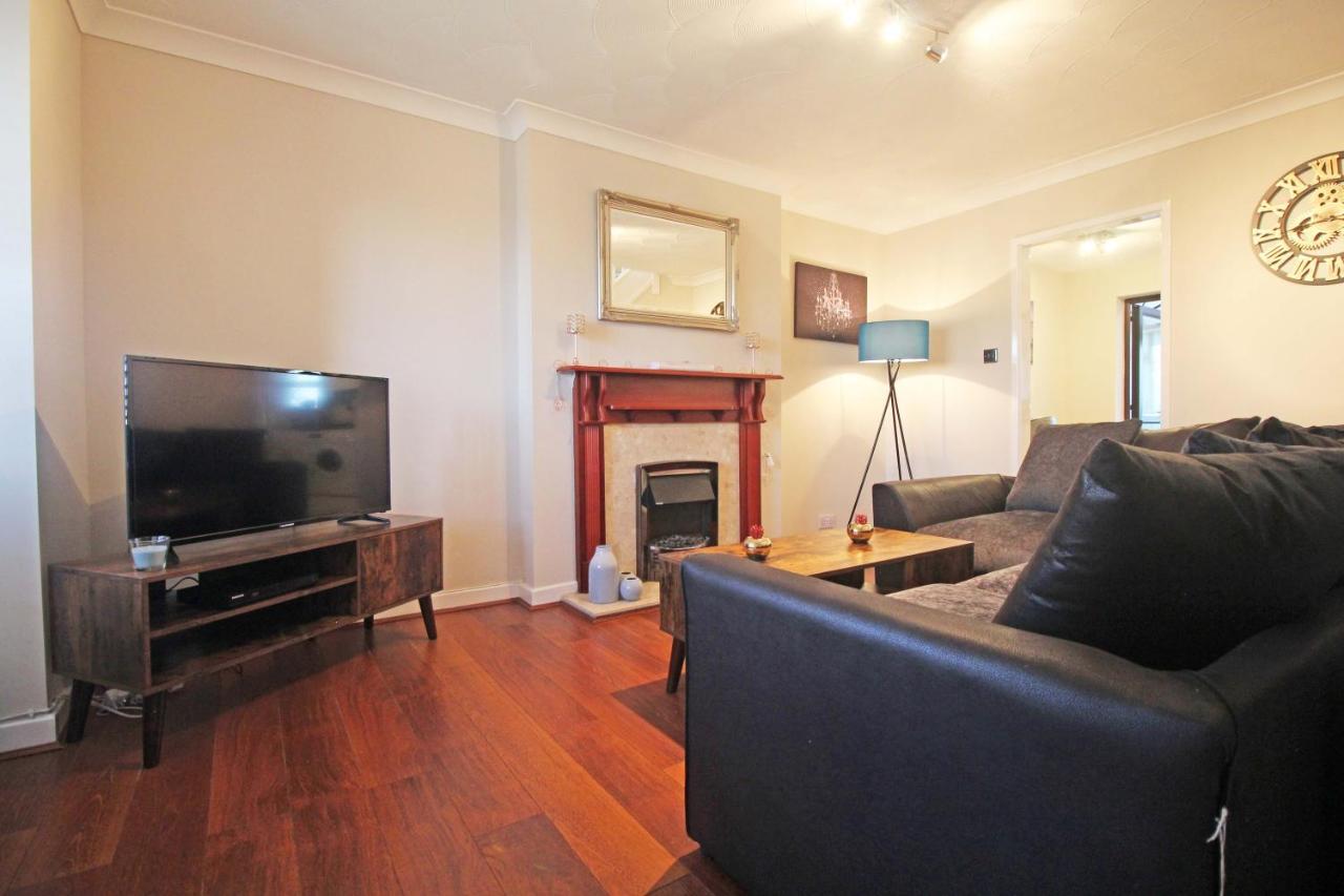 The Barwoods - Modern Spacious Home In Chester - Parking ภายนอก รูปภาพ