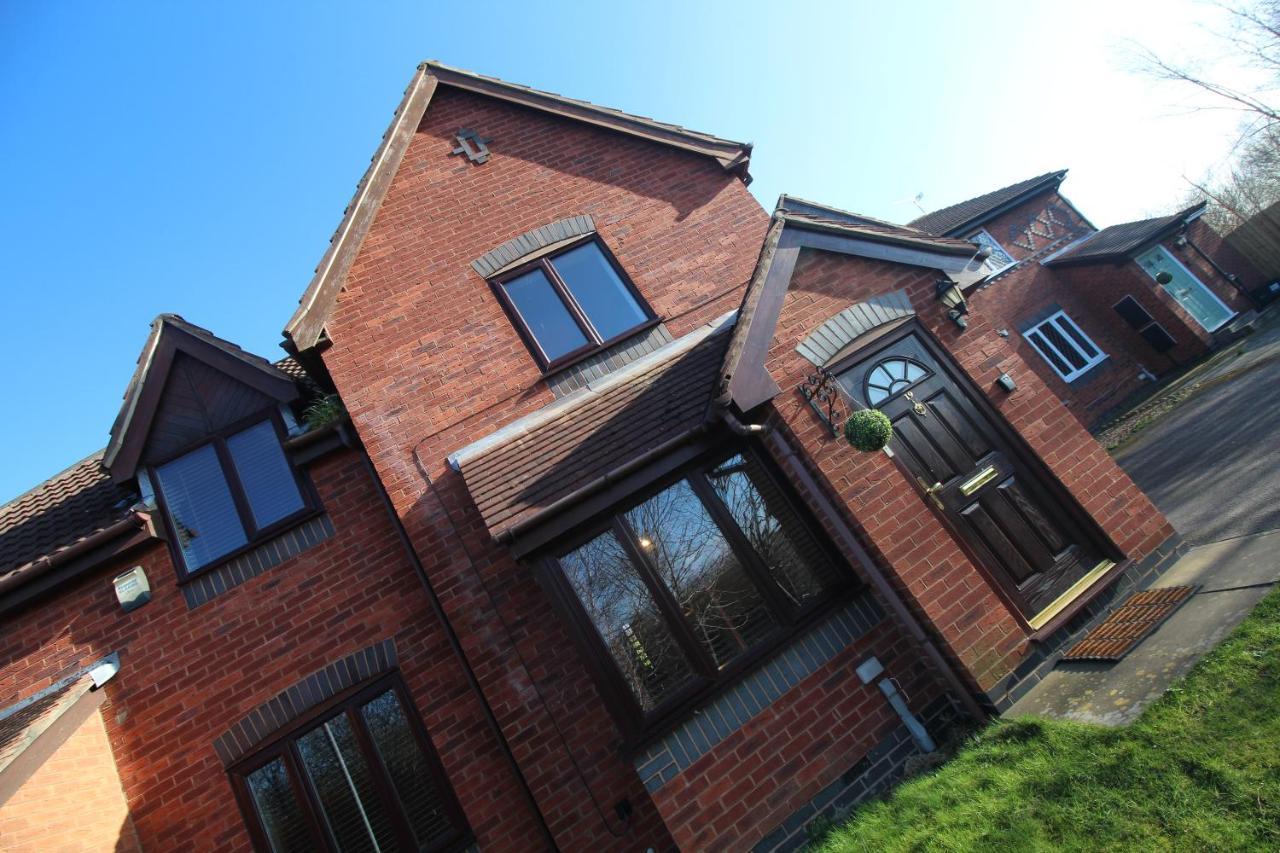 The Barwoods - Modern Spacious Home In Chester - Parking ภายนอก รูปภาพ