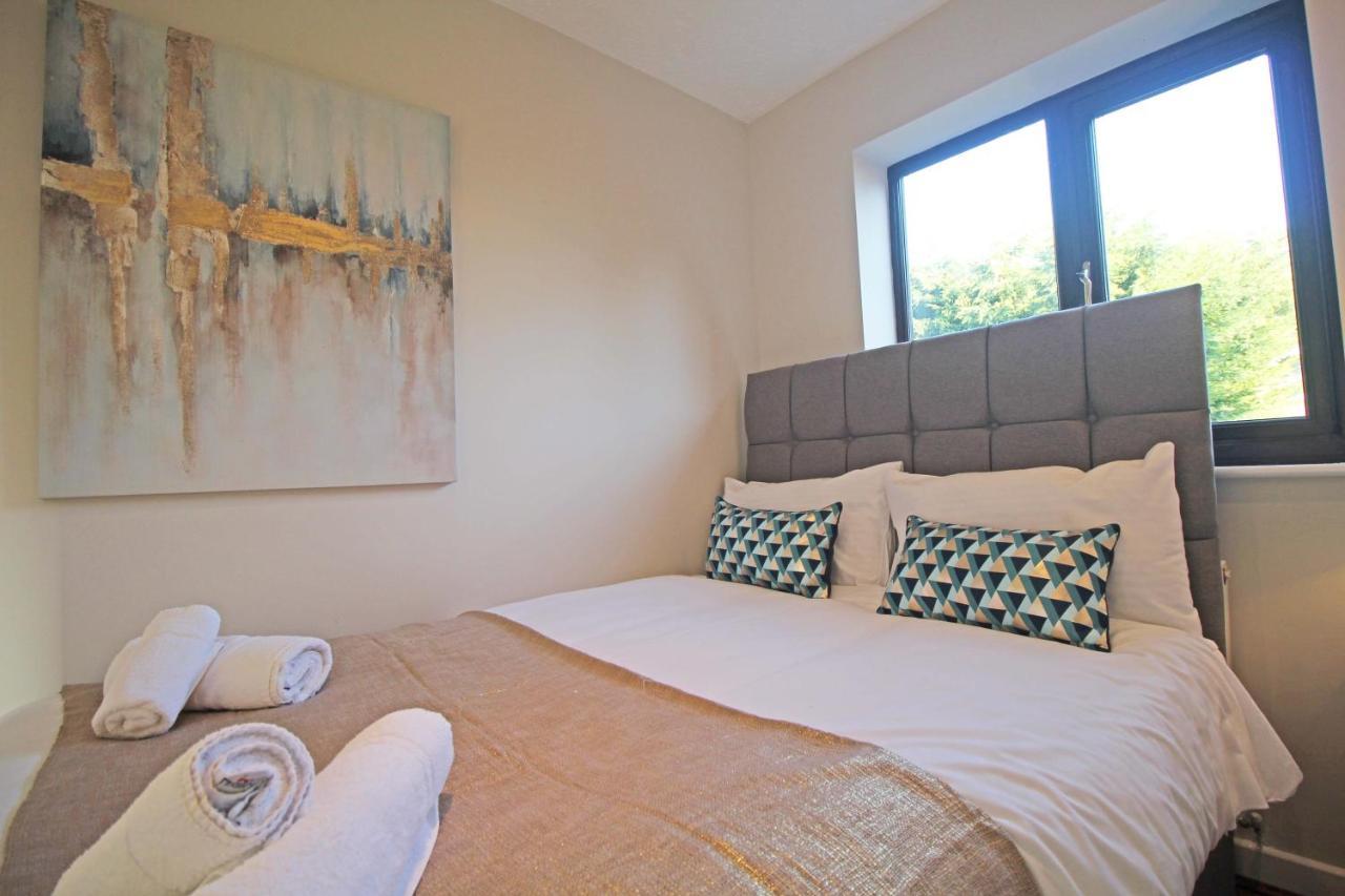 The Barwoods - Modern Spacious Home In Chester - Parking ภายนอก รูปภาพ