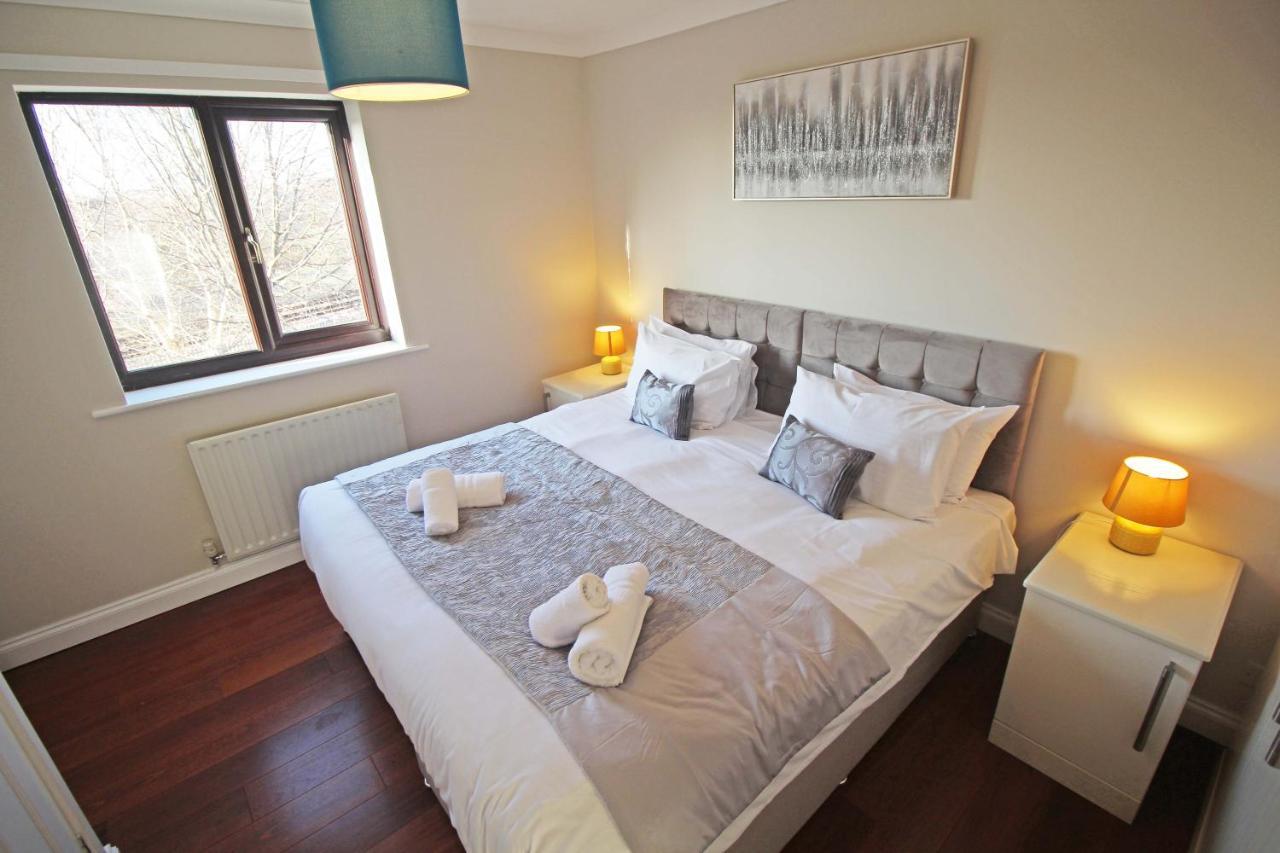 The Barwoods - Modern Spacious Home In Chester - Parking ภายนอก รูปภาพ