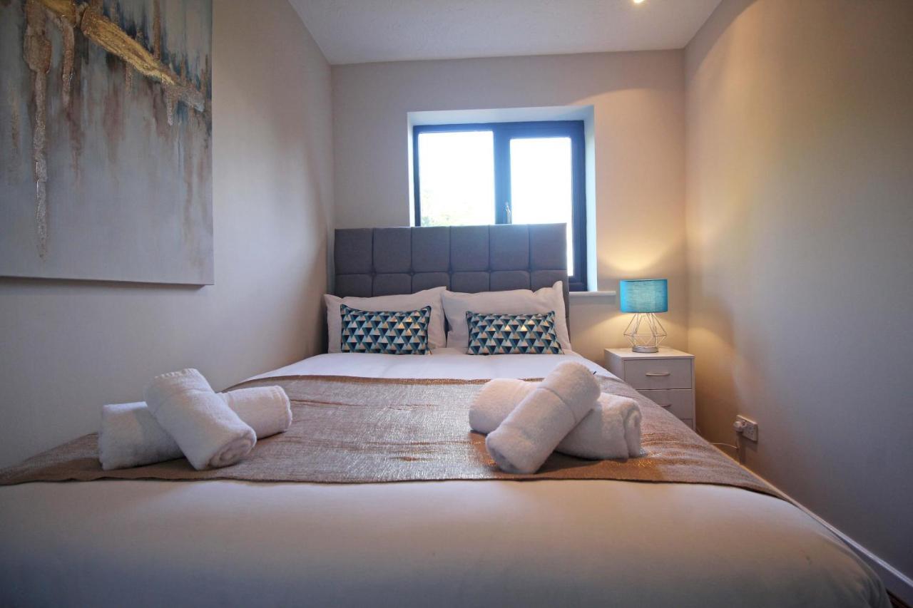 The Barwoods - Modern Spacious Home In Chester - Parking ภายนอก รูปภาพ
